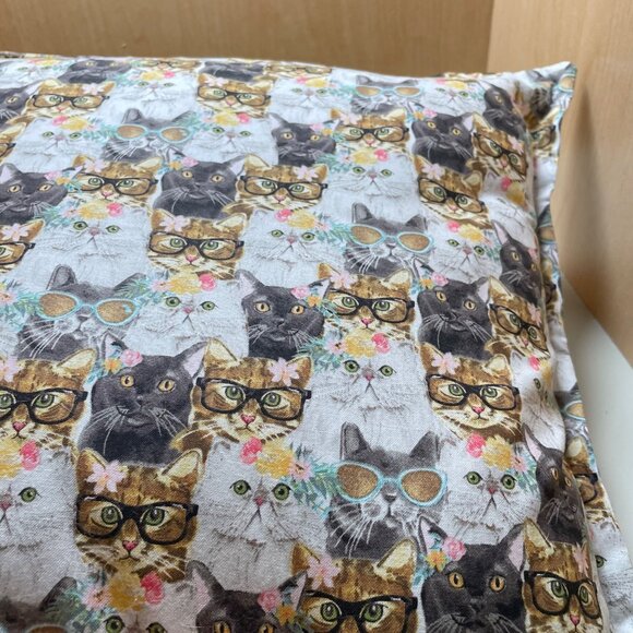 Cat-Themed Pillow Cover With Fun Cat Faces Print & Floral Accents 18" x 18" Doub - Picture 7 of 9